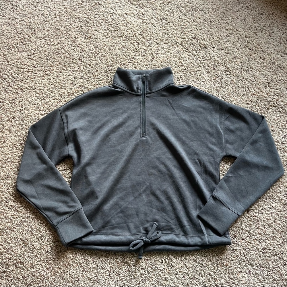 Women’s | GAIAM | Cute Gray Cropped Lightweight Workout Sweater; Size Small